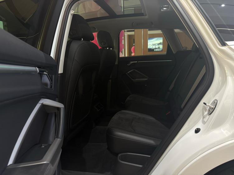 Audi Q3 2022 car image #11