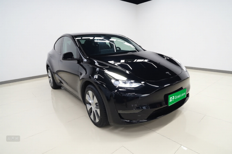 Tesla Model Y 2023 #4 Tesla Model Y 2023 car image #4