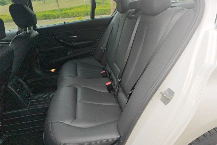 BMW 3 Series 2018 #10 BMW 3 Series 2018 car image #10