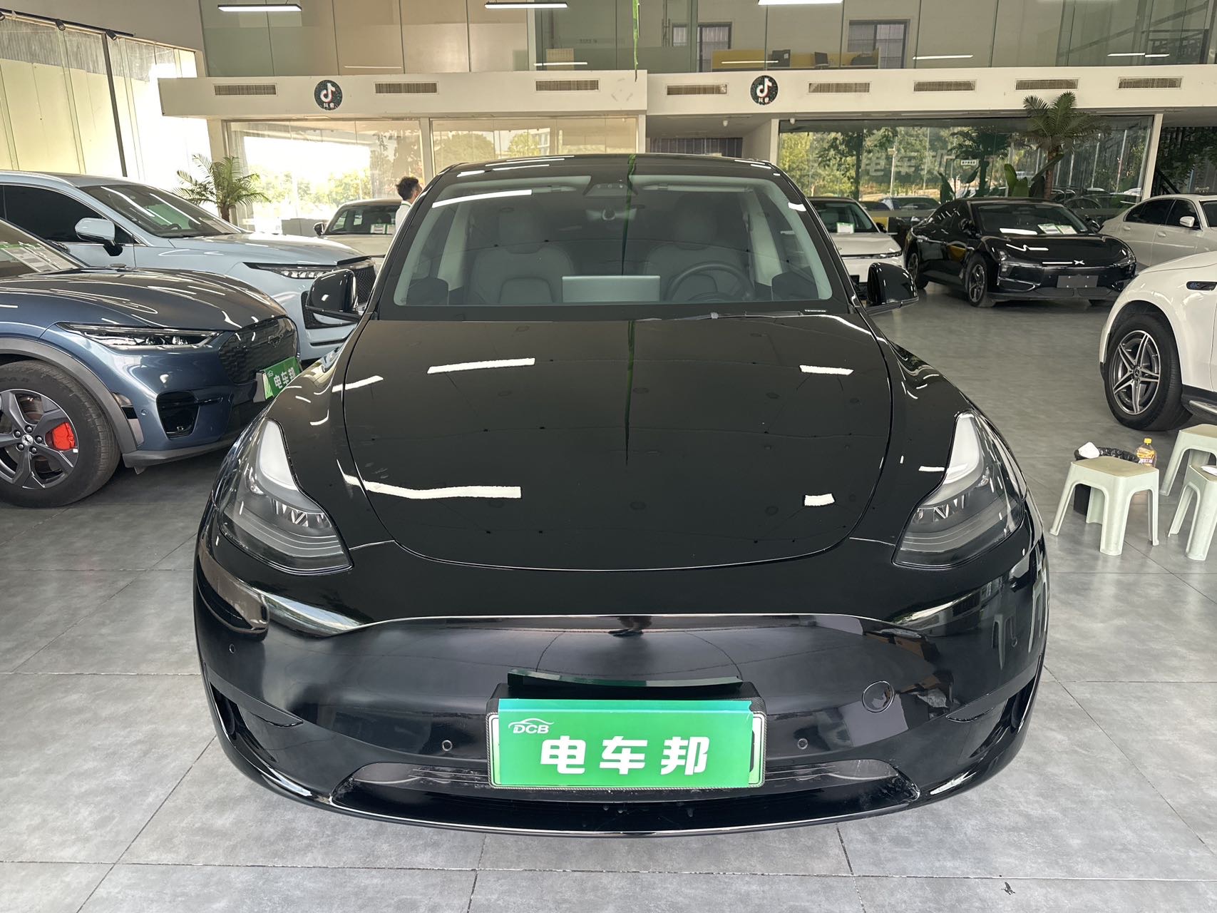 Tesla Model Y 2022 car image #2
