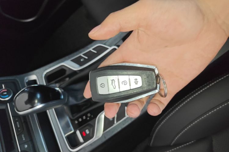 GEELY Emgrand 2021 car image #9