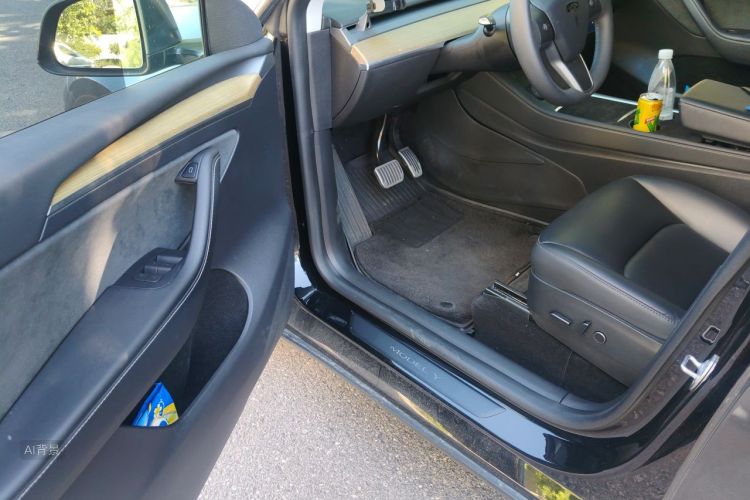 Tesla Model Y 2023 #18 Tesla Model Y 2023 car image #18