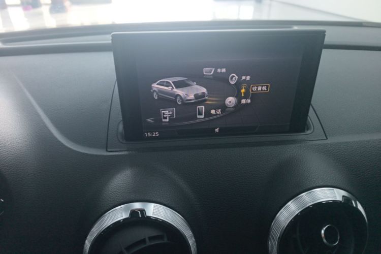 Audi A3 2018 car image #13