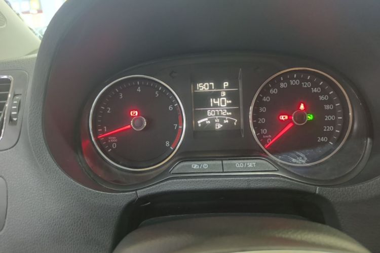 Volkswagen Polo 2017 car image #16