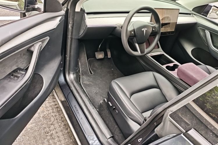 Tesla Model Y 2024 #16 Tesla Model Y 2024 car image #16