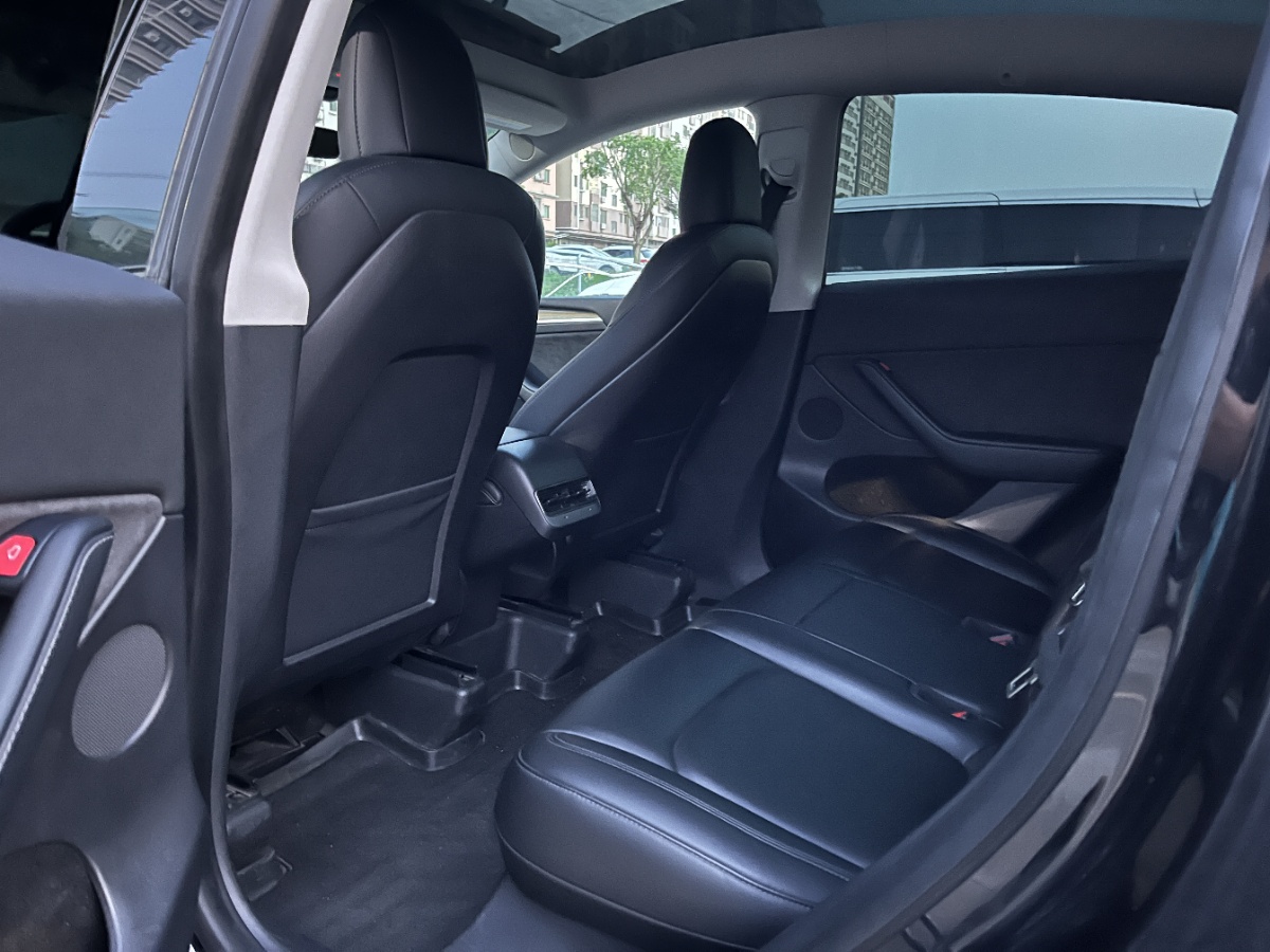 Tesla Model Y 2022 car image #5