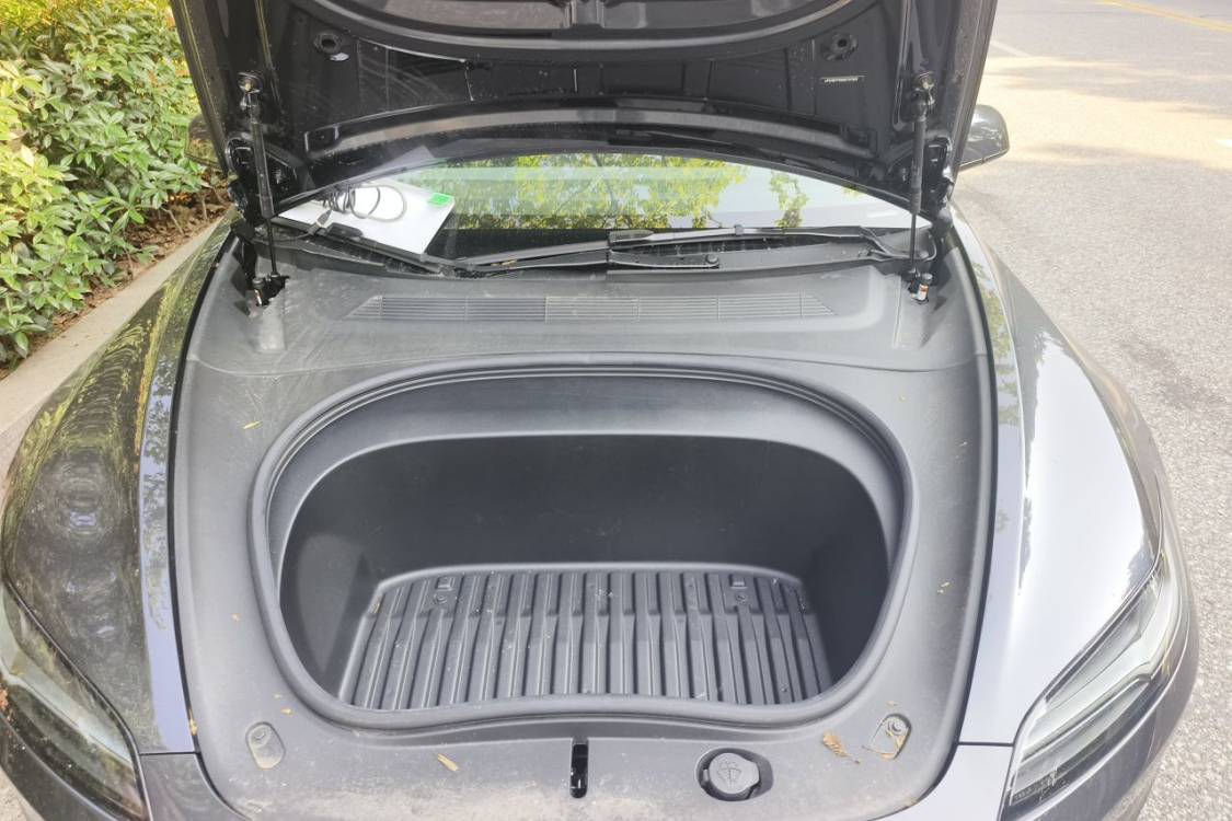 Tesla Model 3 2025 car image #10