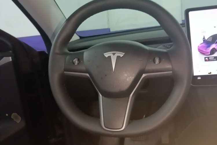 Tesla Model Y 2022 car image #11