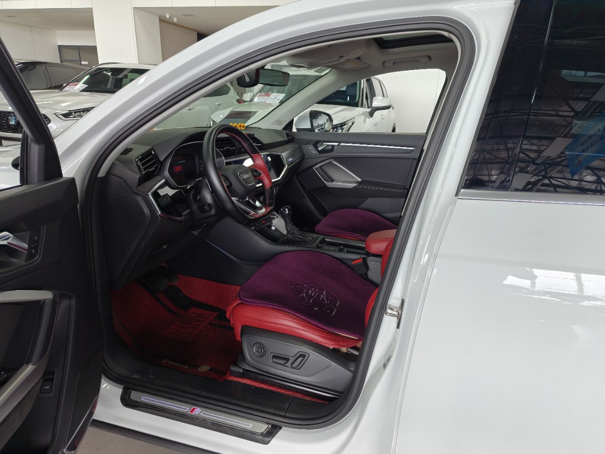 Audi Q3 2019 car image #3