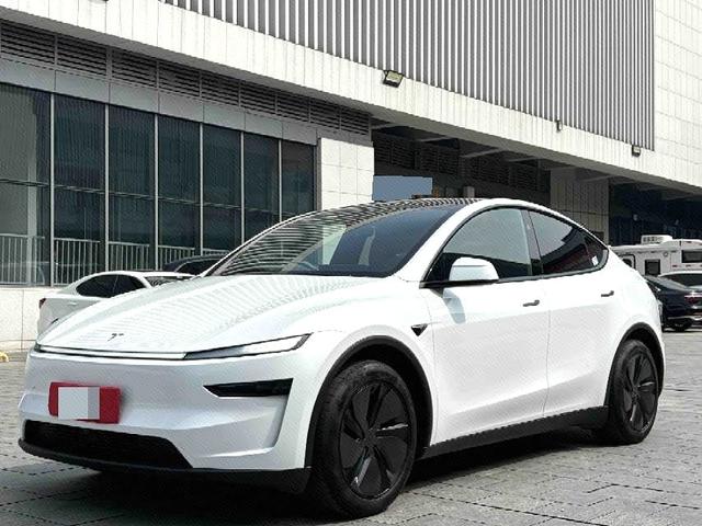 Tesla Model Y 2026 #10 Tesla Model Y 2026 car image #10