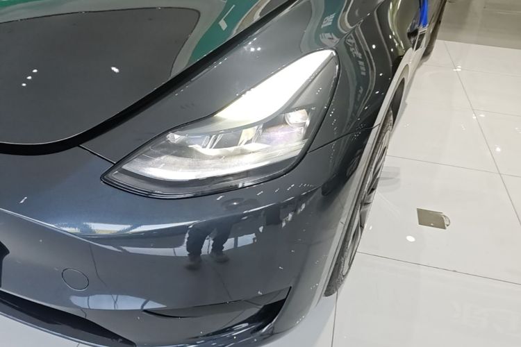 Tesla Model Y 2025 #23 Tesla Model Y 2025 immagine di auto #23