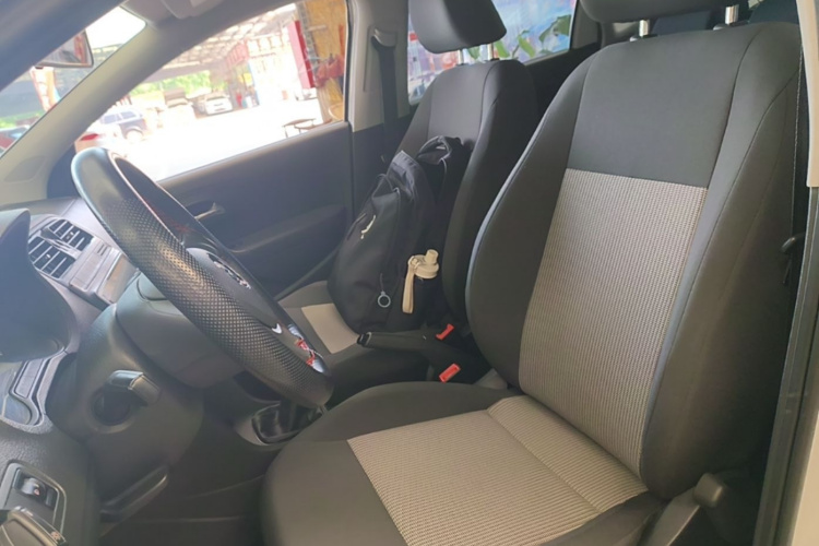 Volkswagen Polo 2019 car image #15