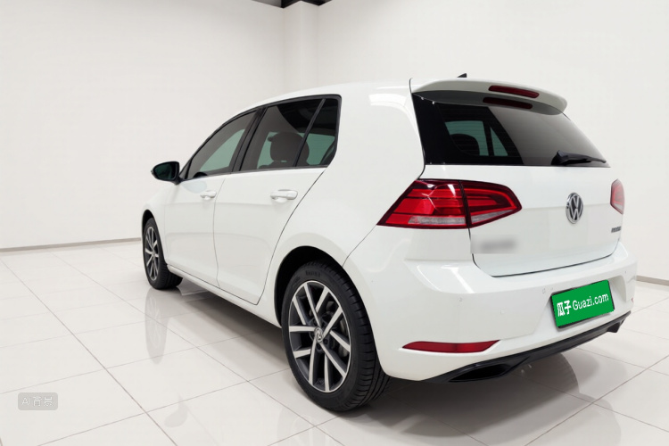 Volkswagen Golf 2020 car image #5