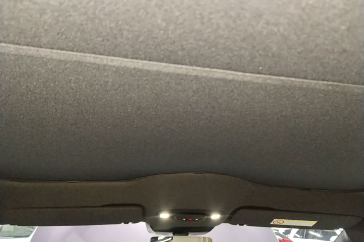 MI SU7 2025 immagine di auto #18
