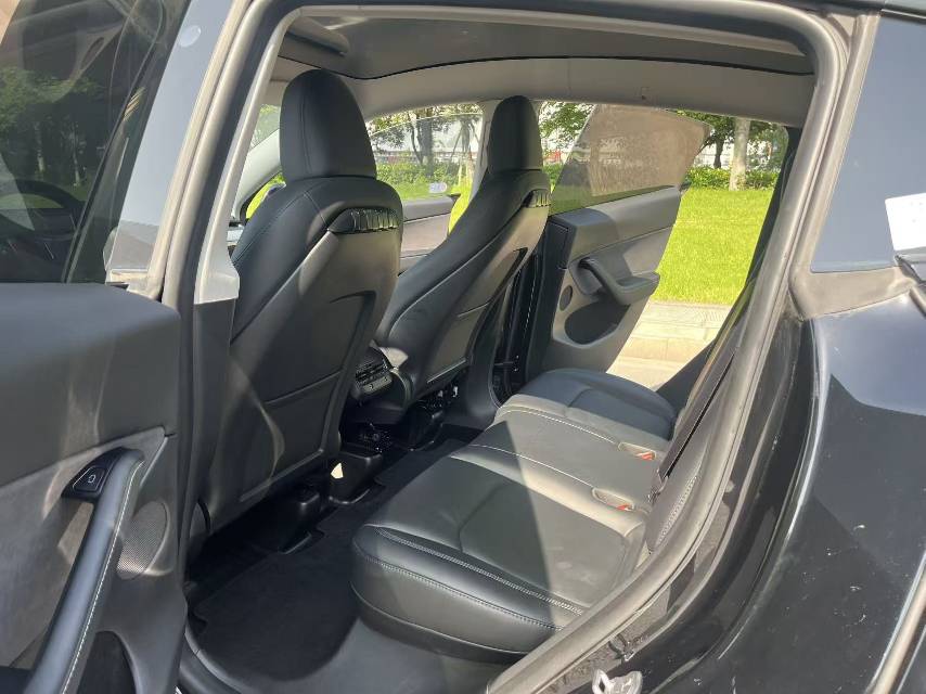 Tesla Model Y 2023 car image #5