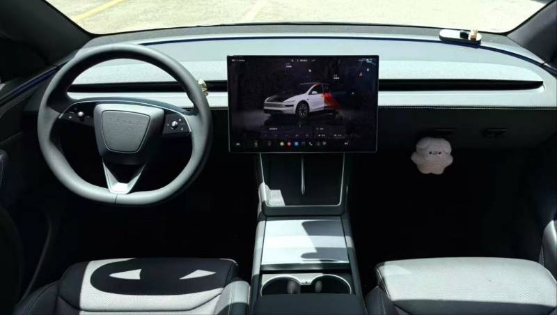 Tesla Model Y L 2026 car image #3