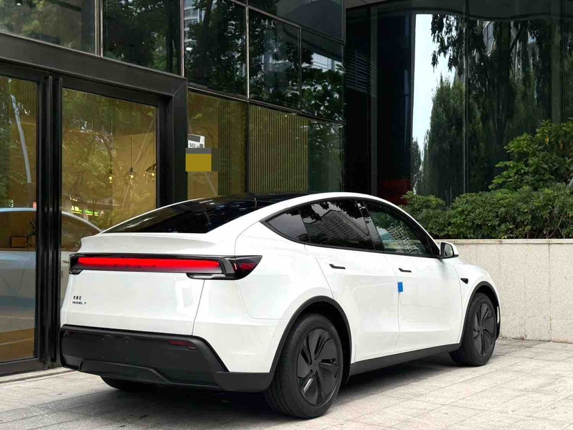 Tesla Model Y 2026 #3 Tesla Model Y 2026 car image #3
