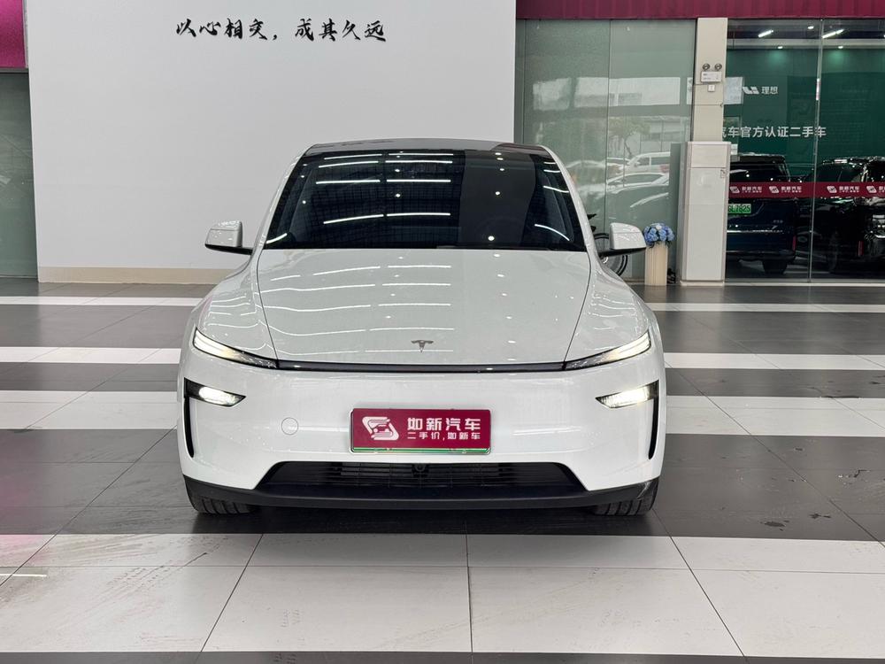 Tesla Model Y 2025 #2 Tesla Model Y 2025 car image #2