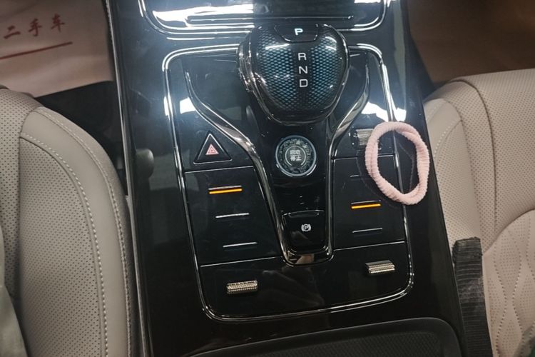 BYD Han 2025 car image #18