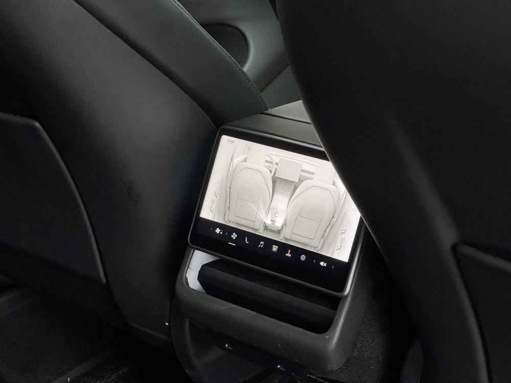Tesla Model Y 2025 #15 Tesla Model Y 2025 car image #15