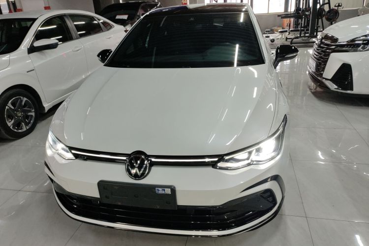 Volkswagen Golf 2022 car image #3