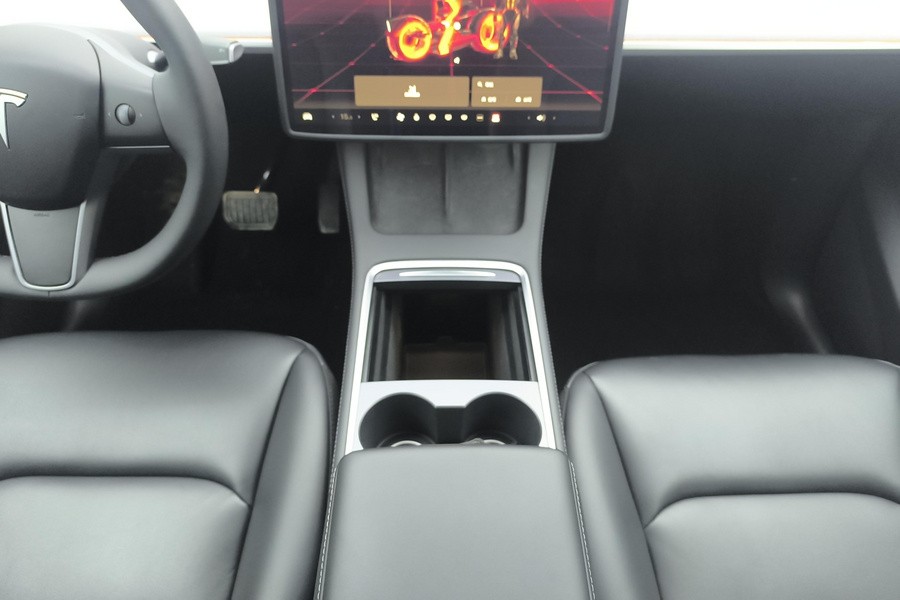 Tesla Model Y 2024 #14 Tesla Model Y 2024 car image #14