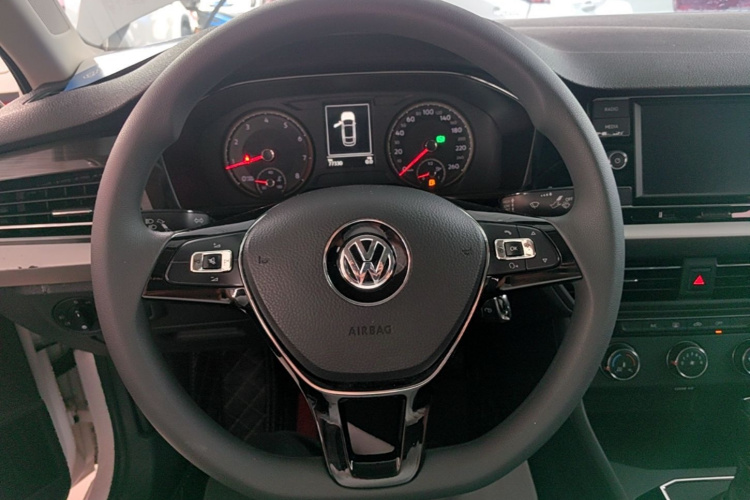 Volkswagen Lavida 2019 car image #11