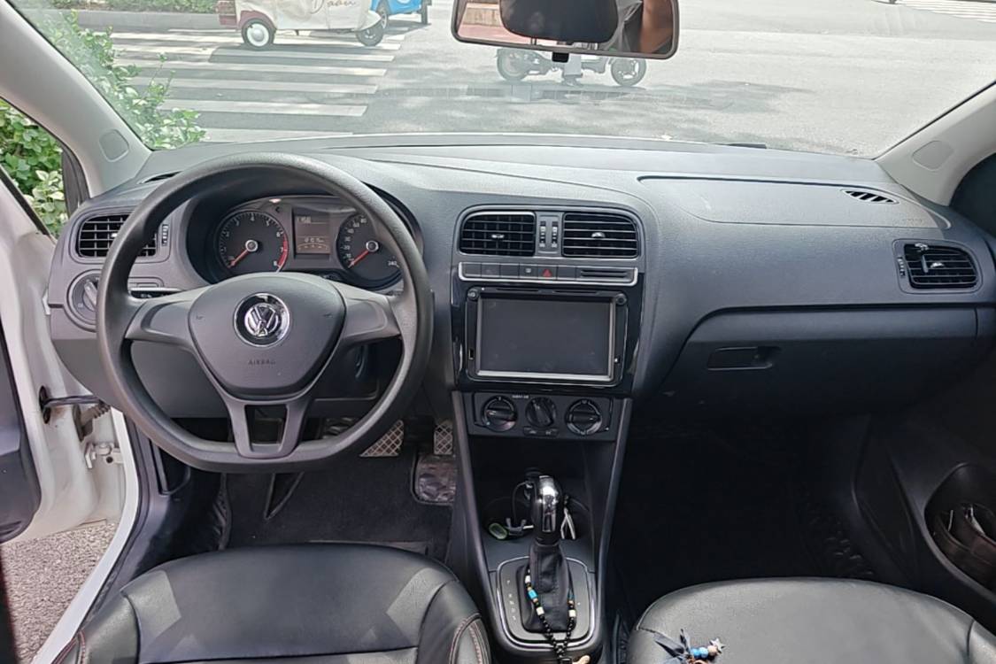 Volkswagen Polo 2017 car image #21
