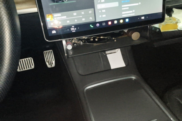 Tesla Model 3 2021 car image #17