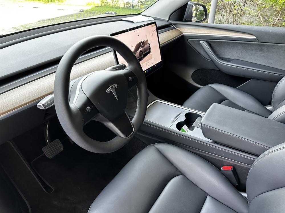 Tesla Model Y 2022 car image #11