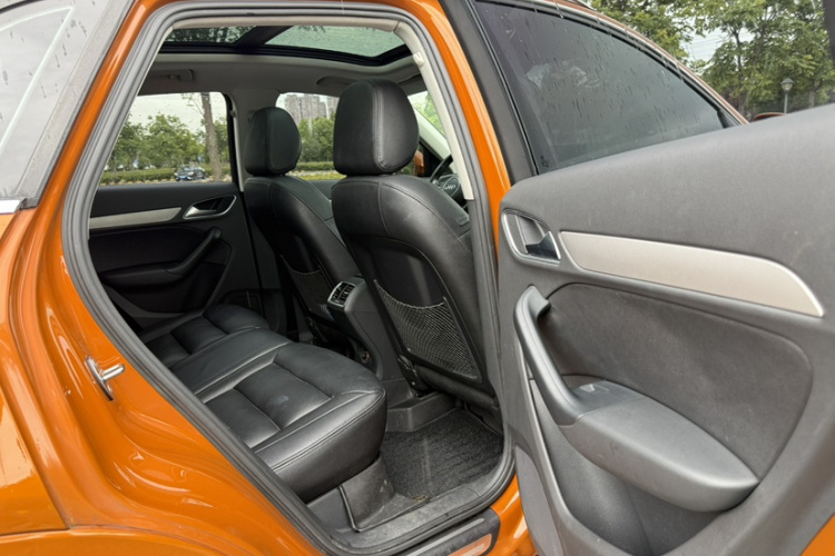 Audi Q3 2016 car image #16