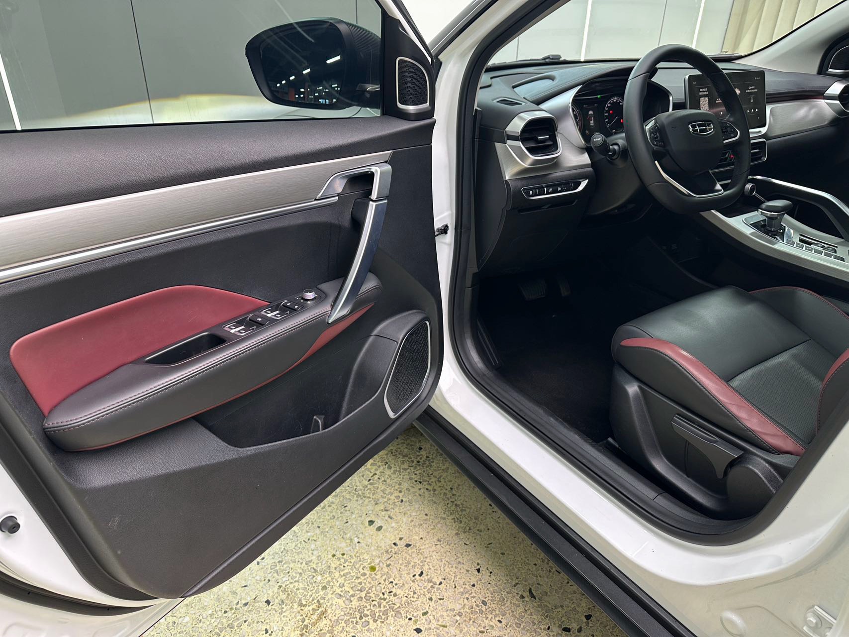 GEELY Coolray 2022 car image #15