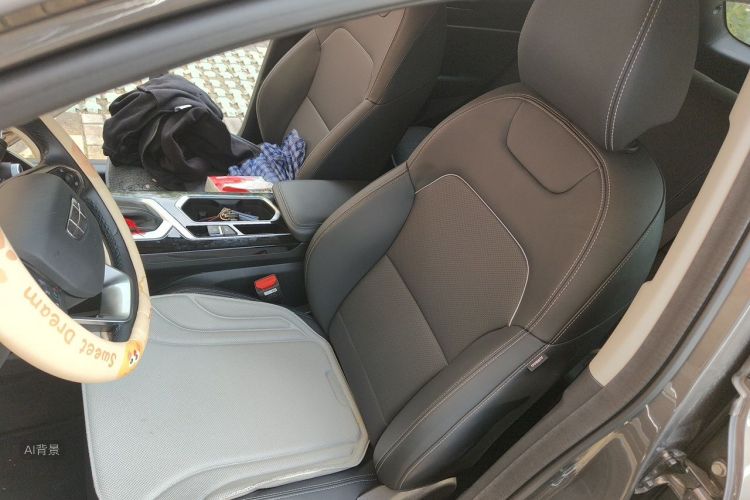 GEELY Coolray 2026 #17 GEELY Coolray 2026 car image #17