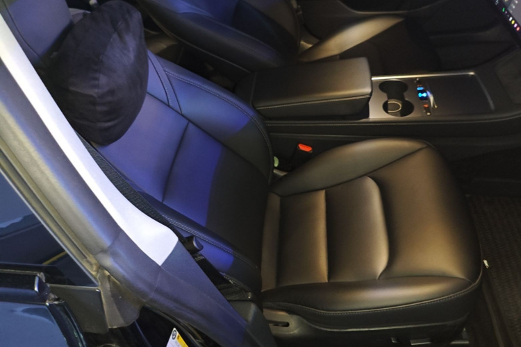 Tesla Model 3 2023 car image #24