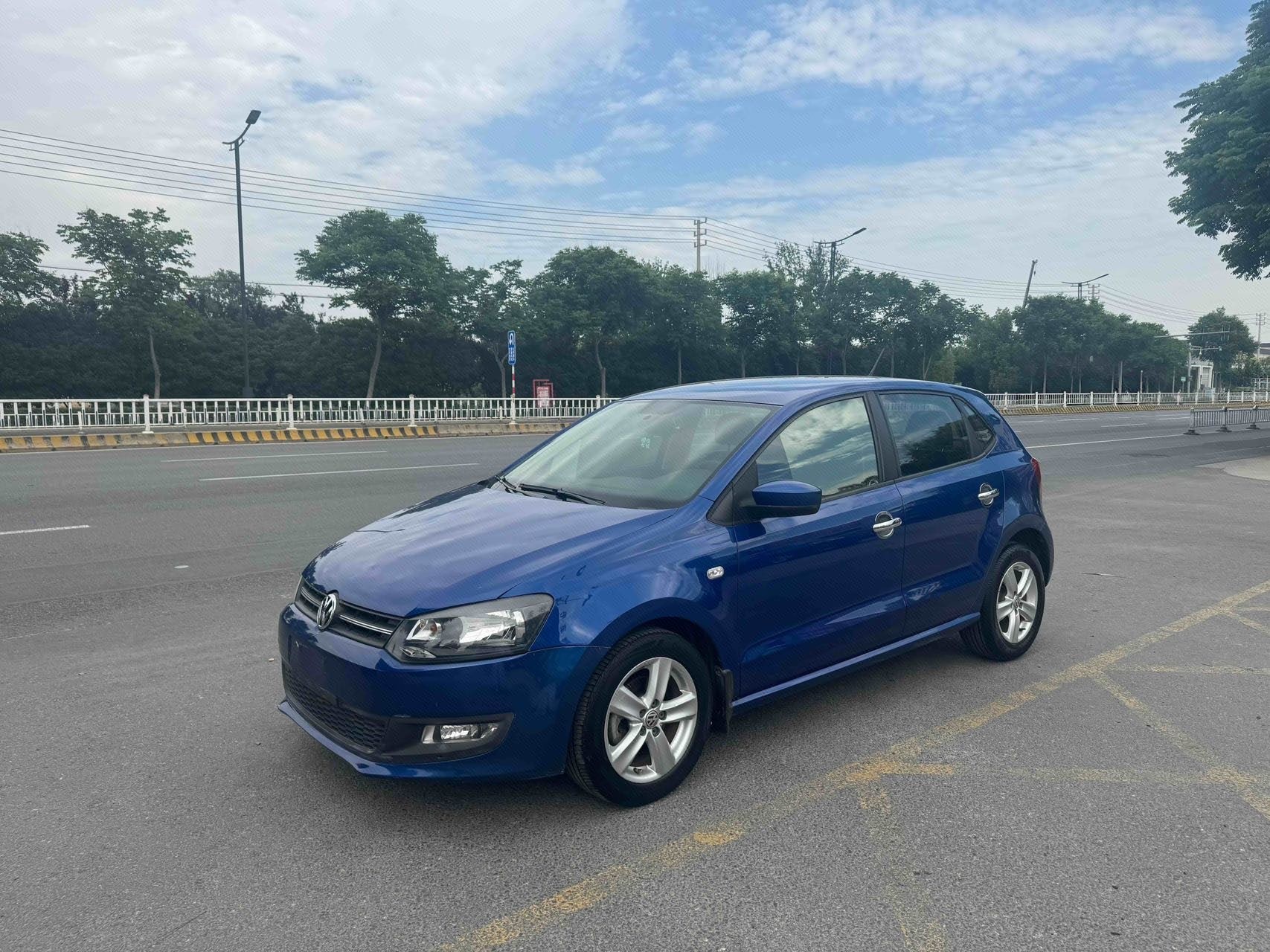 Volkswagen Polo 2011 Volkswagen Polo 2011 car image