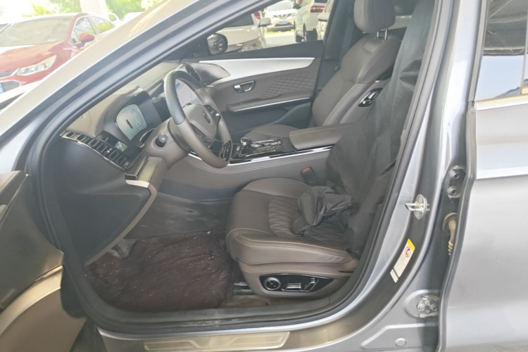 BYD Han 2023 car image #15