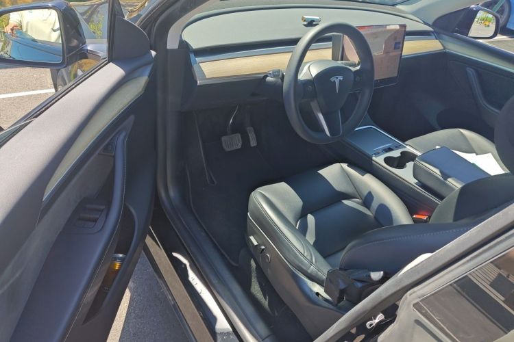 Tesla Model Y 2022 #13 Tesla Model Y 2022 car image #13