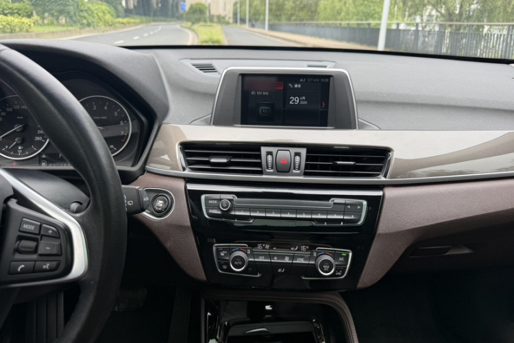 BMW X1 2018 #20 BMW X1 2018 car image #20