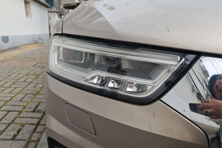 Audi Q3 2018 car image #8