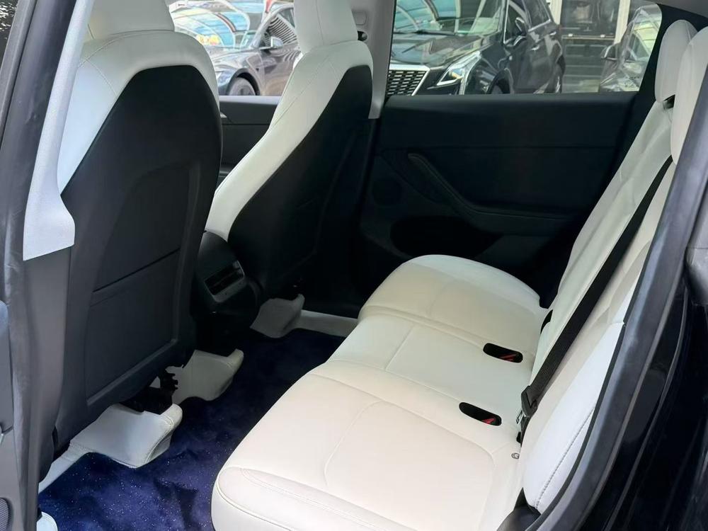 Tesla Model Y 2023 صورة سيارة #9