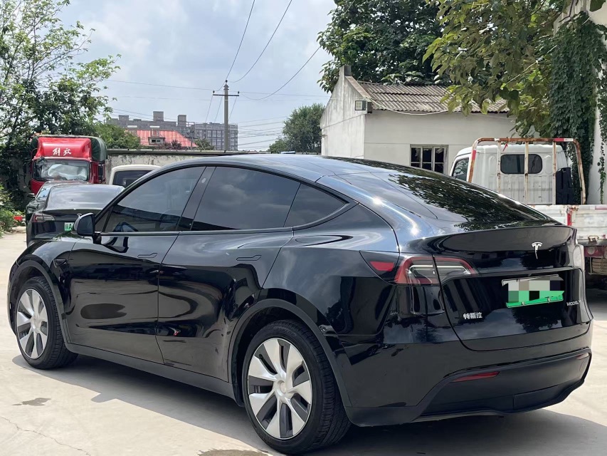 Tesla Model Y 2023 #4 Tesla Model Y 2023 car image #4