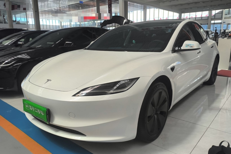 Tesla Model 3 2024 car image #2