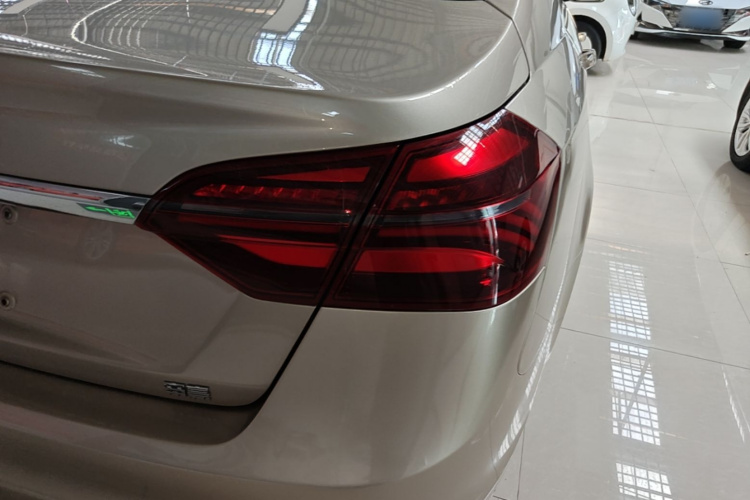 GEELY Emgrand 2019 #8 GEELY Emgrand 2019 car image #8