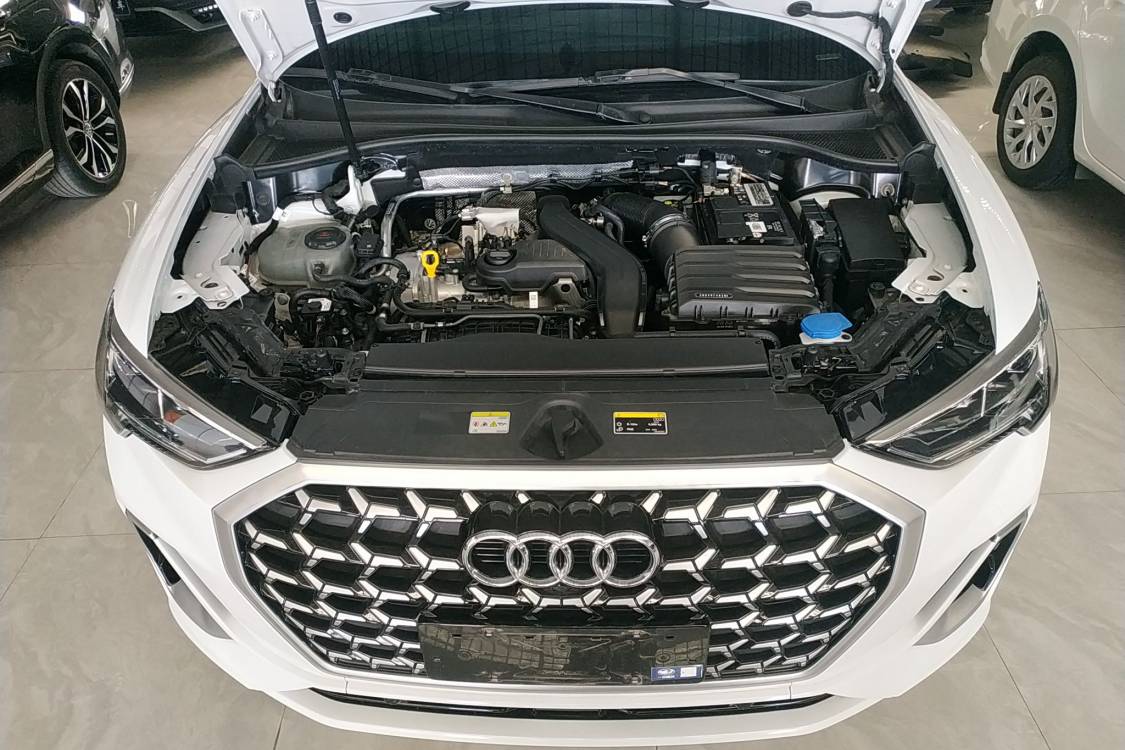 Audi Q3 2023 car image #6