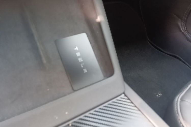 Tesla Model 3 2023 car image #9