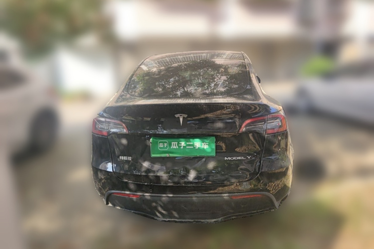 Tesla Model Y 2022 immagine di auto #4