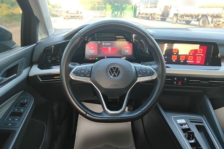 Volkswagen Golf 2021 car image #11