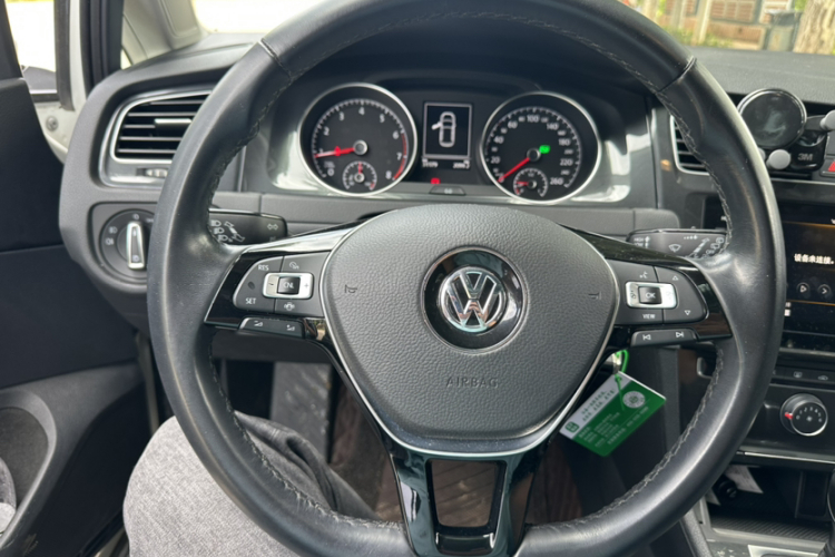 Volkswagen Golf 2020 #13 Volkswagen Golf 2020 car image #13