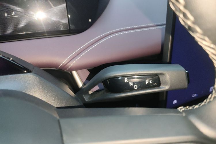 MI SU7 2025 car image #14