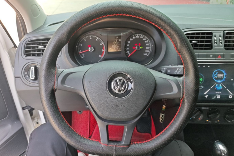 Volkswagen Polo 2018 car image #11